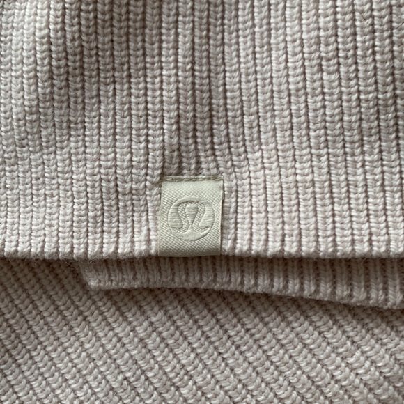 Lululemon Merino Wool Blend Crewneck Sweater jumper pullover MAKE AN OFFER! - Picture 10 of 11